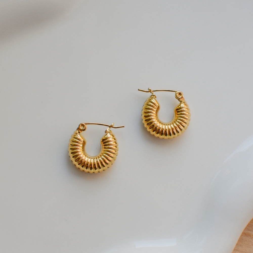 18K Gold plated earring - Picture 1 of 2